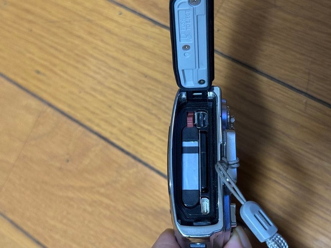 OLYMPUS Tough TG-610デジタルカメラ 本体と付属品